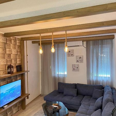 Nessi Apartment Приштина Екстер'єр фото